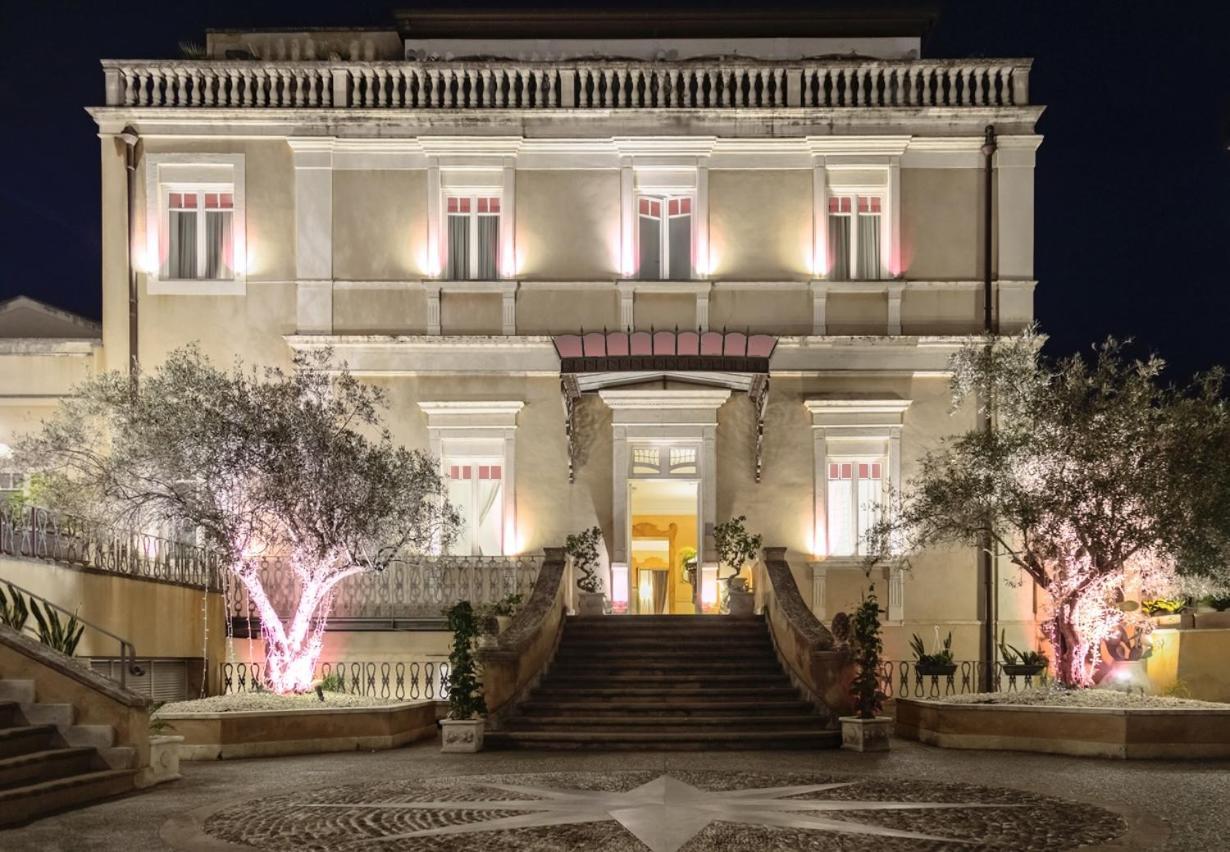 Una Hotels One CTA Exterior foto